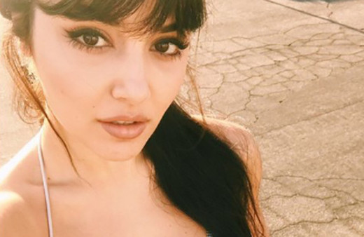 Hande Erçel giydiği kıyafet ile hayranlarını şoke etti