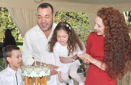 Tesettürsüz prenses saraydan kaçtı? Kral gay mi?..