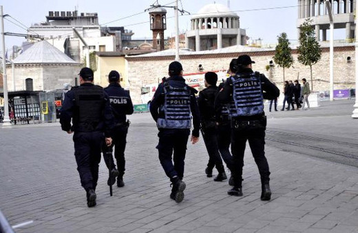Gerginlik tırmanıyor! Taksim'de CHP'lilere polis engeli