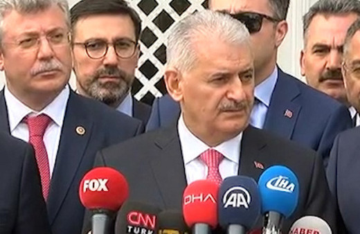 Ege'de yeni kriz! Başbakan açıkladı: O bayrak indirildi