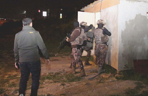 İstanbul'da 16 adrese uyuşturucu operasyonu