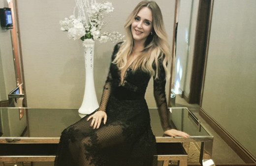 Dizi oyuncusu dehşet saçtı! Önce itti sonra tekmeledi