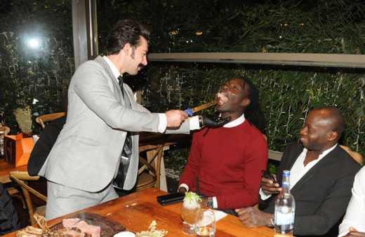 Yok artık Gomis! 8 kilo et yediler