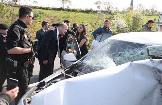 Bakan Soylu'nun konvoyu önünde trafik kazası
