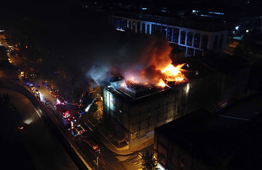 Sanayi sitesinde korkutan saatler: Alev alev yandı!