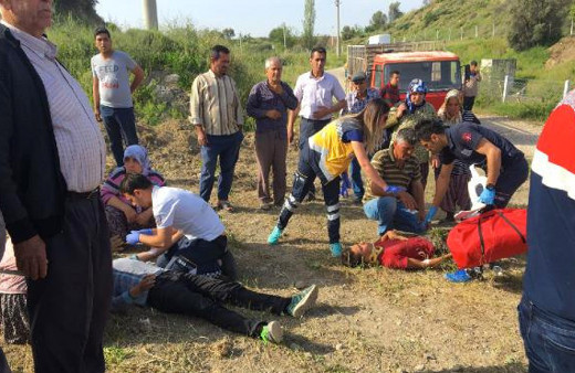 Korkunç kaza! Öğrenci servisi kağıt gibi ezildi