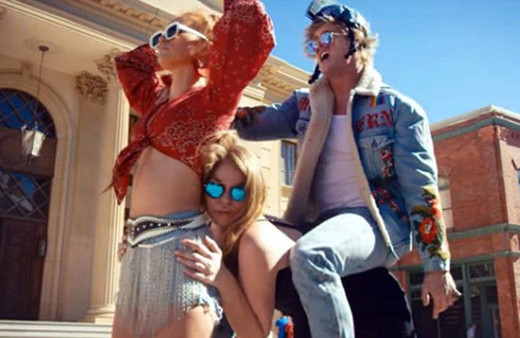 Youtuber 22 yaşındaki modele bisiklet gibi bindi kıyamet koptu