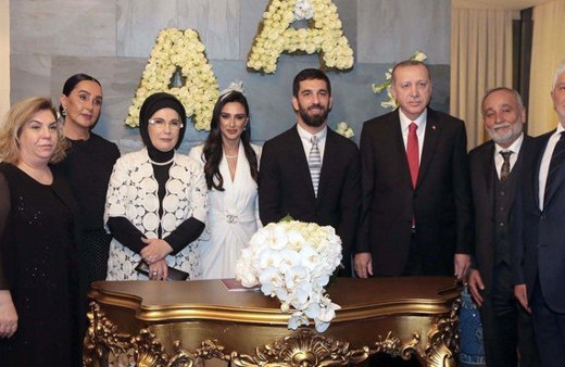 Arda Turan'ın eşi Aslıhan Doğan hamile