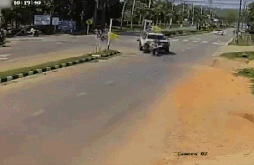 Vicdansızlığın bu kadarı! Motosikletliyi böyle ezdi