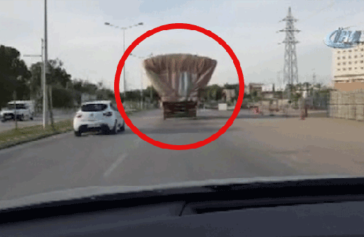 Trafikte tehlike saçtılar! İşte pes dedirten o anlar