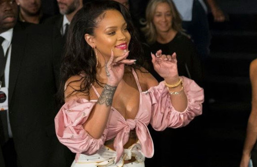 Rihanna'ya övgü: Nefes kesici bir güzelliği vardı