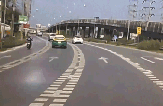 Gökten düşen cisim görenleri şoke etti!