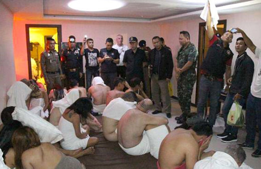 Ülkede olay oldu! Grup halinde ilişkiye girerken basıldılar