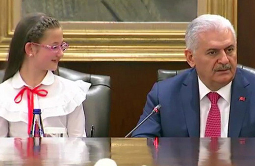 Başbakan Yıldırım koltuğunu devretti