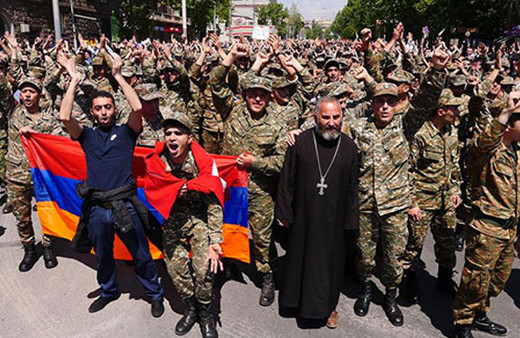 Ermenistan karıştı Sarkisyan istifa etti