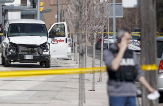Kanada'da araç yayaların arasına daldı çok sayıda ölü var