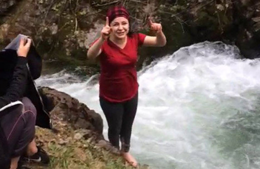 'Meydan okuyup' dereye atladı kurtarmaya giden arkadaşı öldü