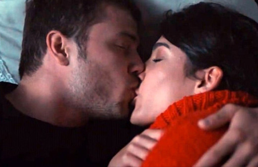 Söz dizisindeki öpüşme sahneleri olay oldu!