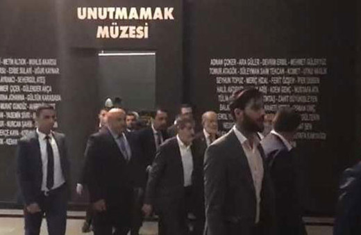 Erbakan töreninde Karamollaoğlu'na Madımak sürprizi