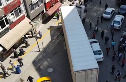  Tıkanan yolda  ambulans için böyle seferber oldular