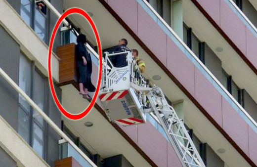 Balkon korkuluklarına asılmıştı! Son görüntüsü ortaya çıktı