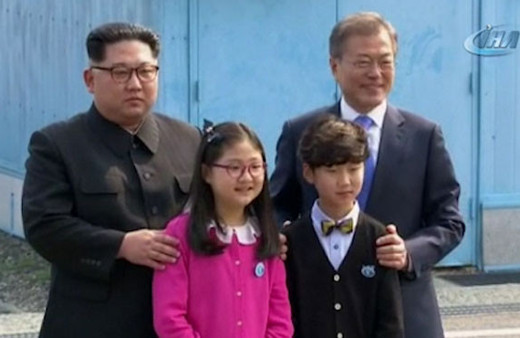  Kim ile Moon'un tarihi görüşmesi