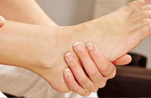 Bacaklarda şişme neden olur evde nasıl geçer pratik egzersizler