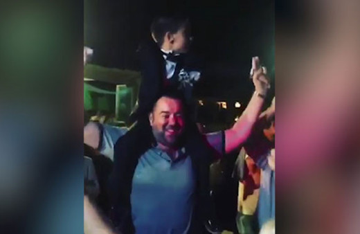 Ata Demirer sünnete katıldı böyle roman havası oynadı