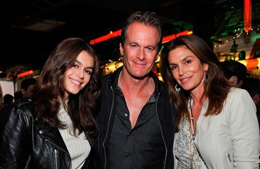 Yıllardır aynı adama bakmayı seviyorum