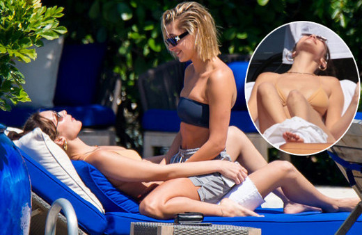 Ünlü modelden tekne turunda cesur pozlar!