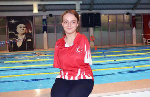 Azmin zaferi! Yüzmede dünya şampiyonu oldu