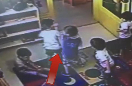 Öğretmen yaramazlık yapan çocuğu arkadaşlarına dövdürttü