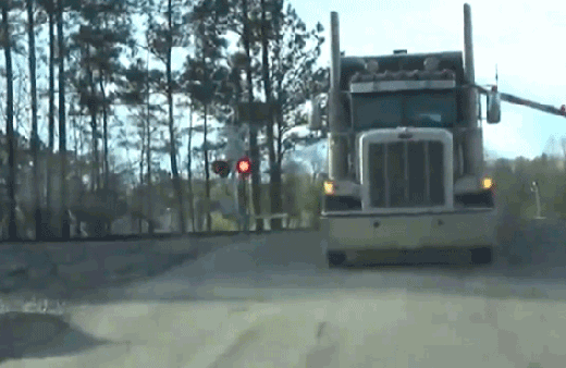 Şoför son anda kurtuldu! Facia böyle görüntülendi