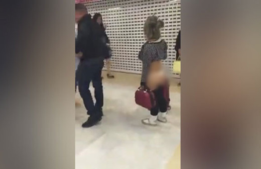 Havalimanına iç çamaşırıyla geldi görenler şoke oldu