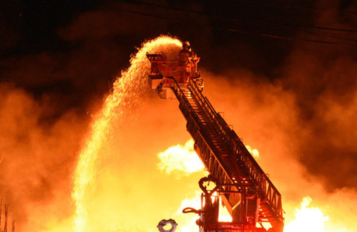 Eyüpsultan'da kauçuk fabrikasında yangın