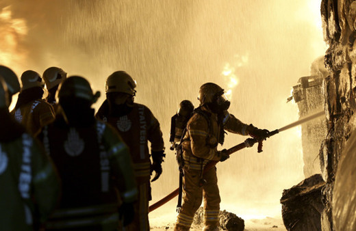 Eyüpsultan'da kauçuk fabrikasında yangın