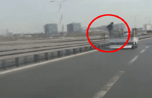 Ölüme böyle meydan okudu! İzleyenler şoke oldu