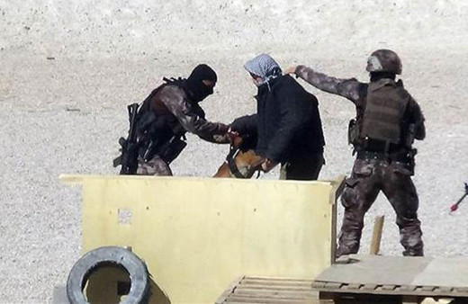 Özel harekat polisleri nefes kesti! İşte çarpıcı kareler...