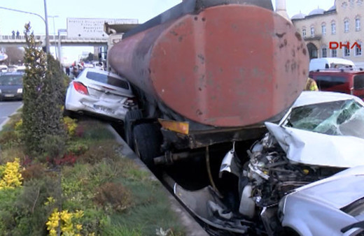 Başakşehir'de feci kaza! Tanker kaydı, ortalık savaş alanına döndü