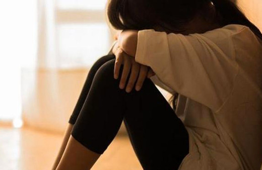 Komşunun kızını dudağından öptü hapis alınca aile pişman oldu!