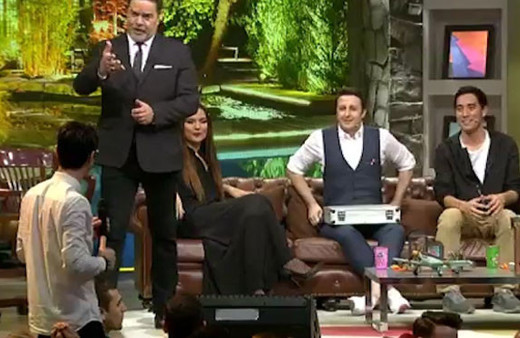 Beyaz Show'da ilginç anlar! Canlı yayında Beyazıt Öztürk'ten iş teklifi aldı