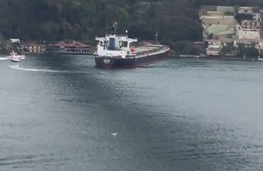 İstanbul Boğazı'nda tanker yalıya çarptı!