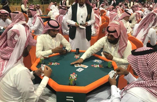 Suudi Arabistan'da tepki çeken iskambil turnuvası