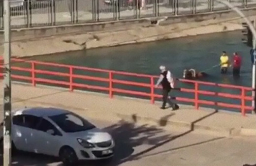 Yolda yasaklanınca kanalda ata binen çılgın Adanalılar!