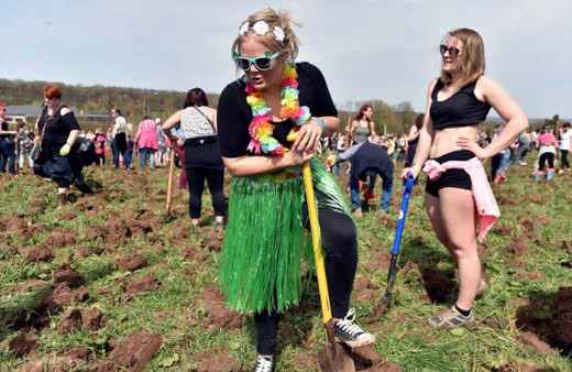 Belçika'da ilginç av! Cinsel oyuncaklar için kapıştılar