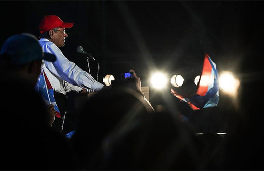 Malezya'da muhalefet seçimleri kazandı