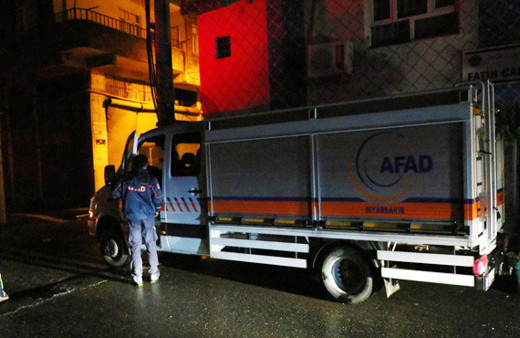 Diyarbakır'da 5 katlı binada çökme tehlikesi