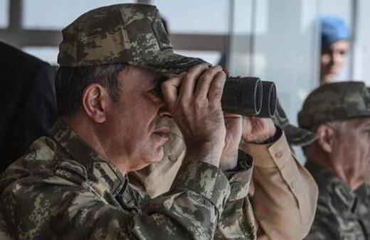 Genelkurmay Başkanı Akar Efes 2018'de gece tatbikatını izledi