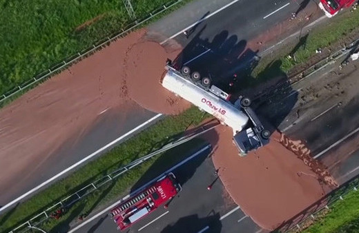 İlginç görüntü! Tüm otoyol çikolata kaplandı