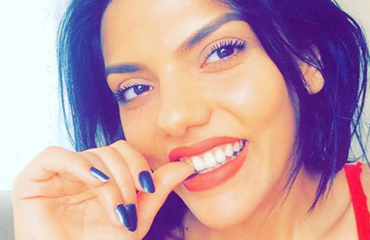 Duruşma salonunda öpücük attı anne fenalık geçirdi!